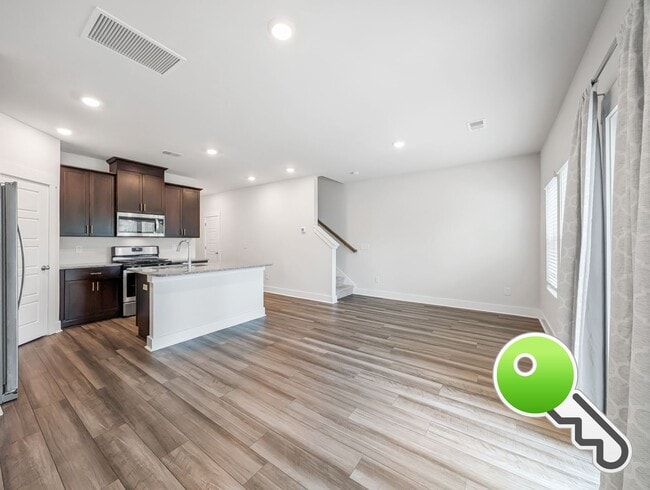 Building Photo - Beautiful 3 Bed / 2.5 Bath Home with Garage in Simpsonville