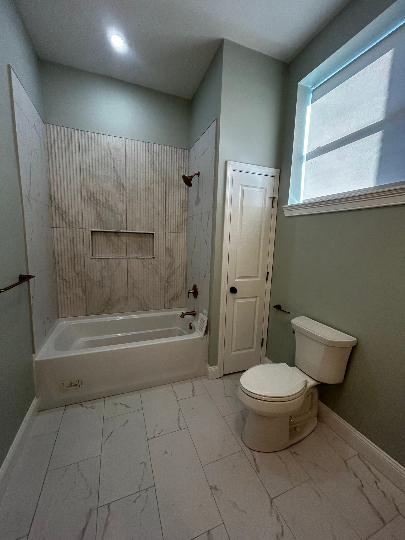 Building Photo - 246 Front St