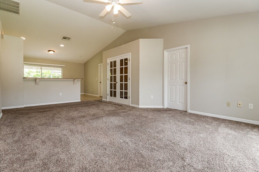 Building Photo - 1828 SW 10th Terrace