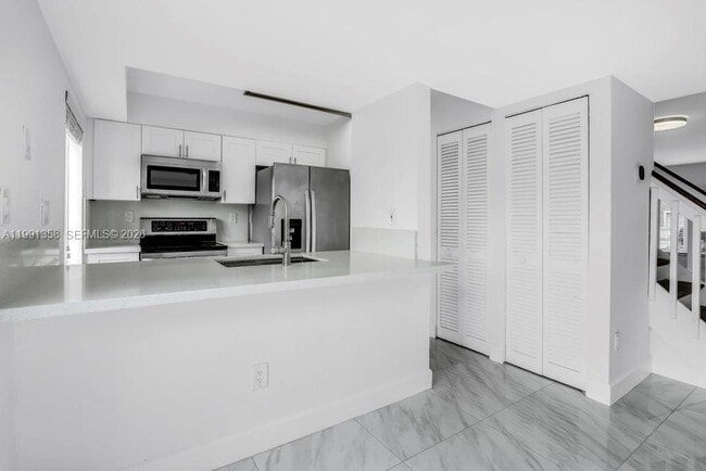 Building Photo - 164 Riviera Cir