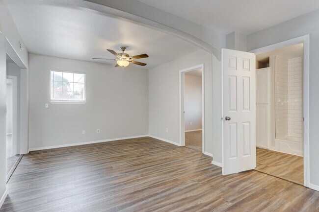 Building Photo - Dewey Duplex