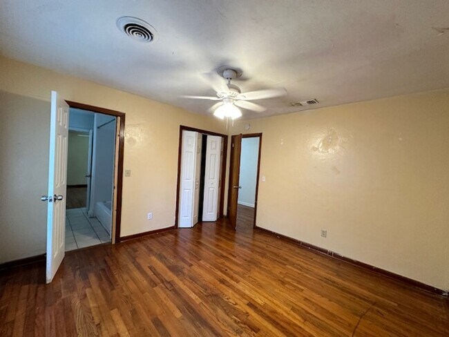 Building Photo - 1725 Airport Dr