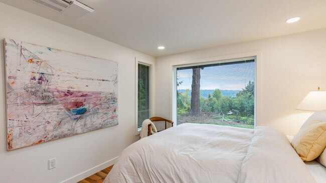 Building Photo - 13006 NE 149th St