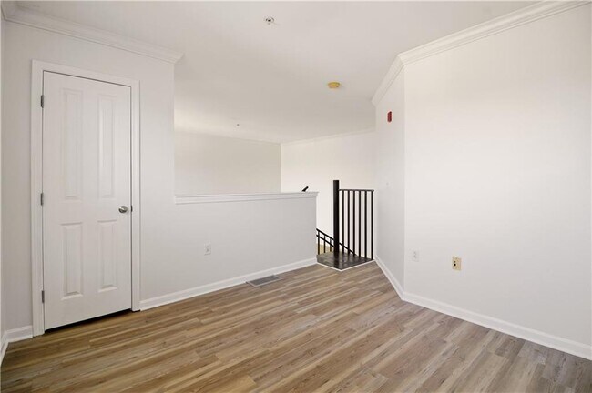 Building Photo - 1000 Providence Pl