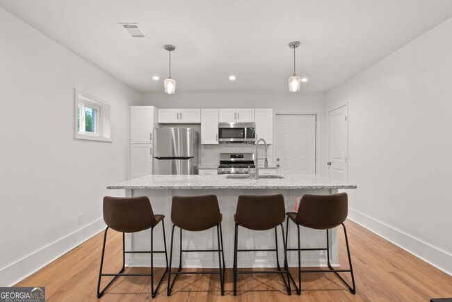 Building Photo - 636 Francis Pl NW