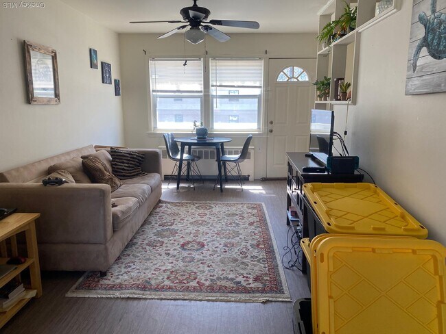 Building Photo - 830 E Broadway