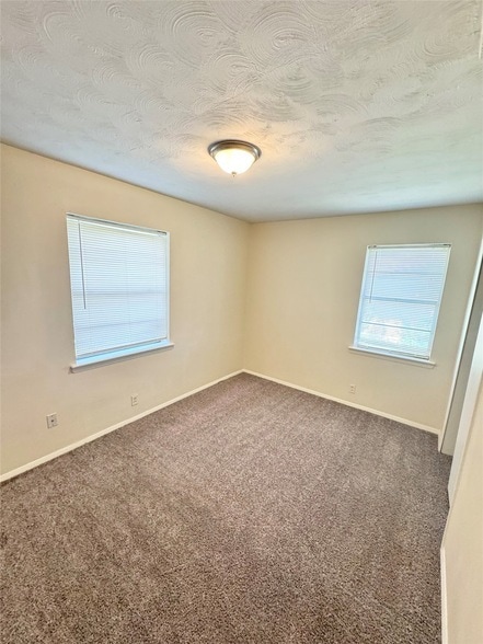 Building Photo - 2206 Norma Dr