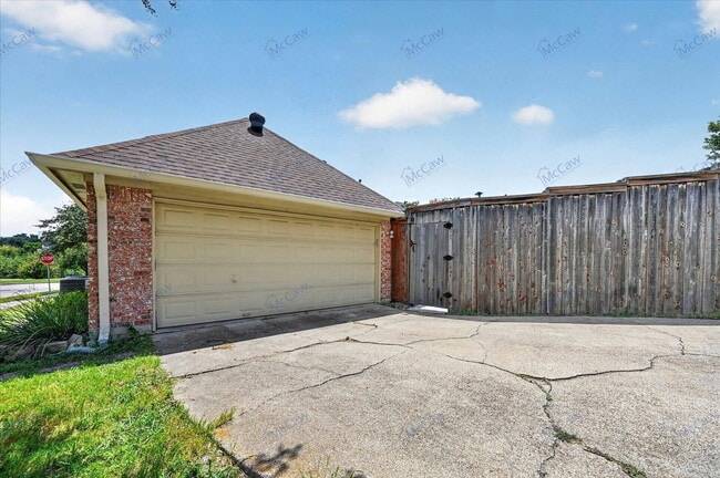 Building Photo - 2061 Le Mans Dr