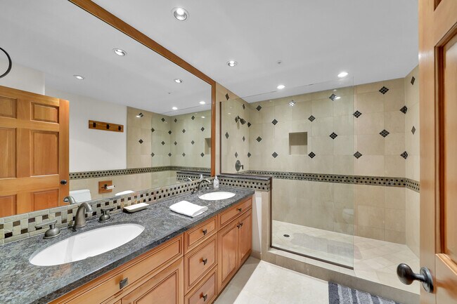 Building Photo - 30 Ritz Cove Dr