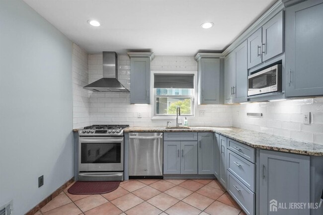 Building Photo - 31 Buttonwood Dr