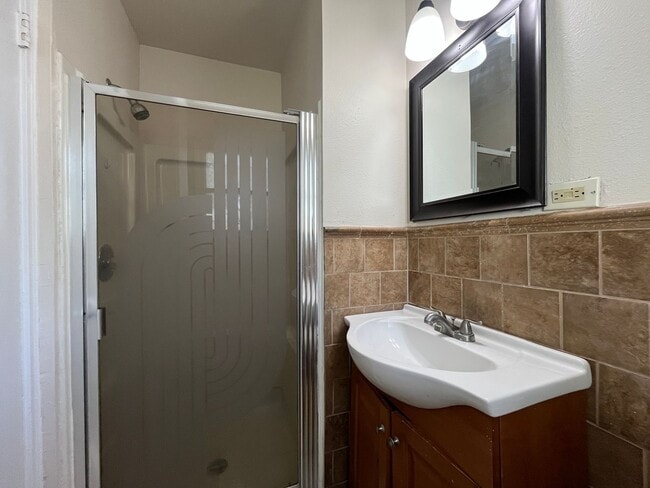Building Photo - LINDALE PARK WITH EXTRA SQUARE FOOTAGE!!