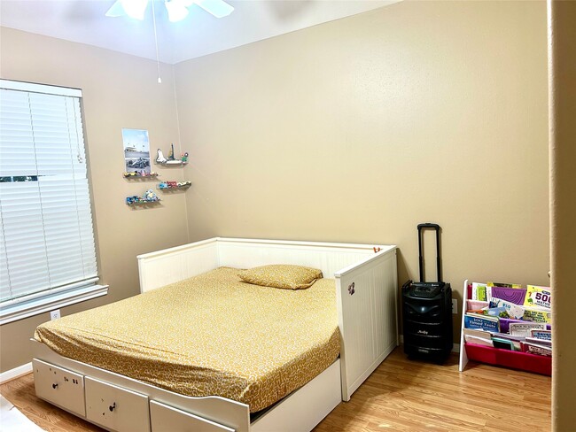 Building Photo - 26418 Meadow Dawn Ln