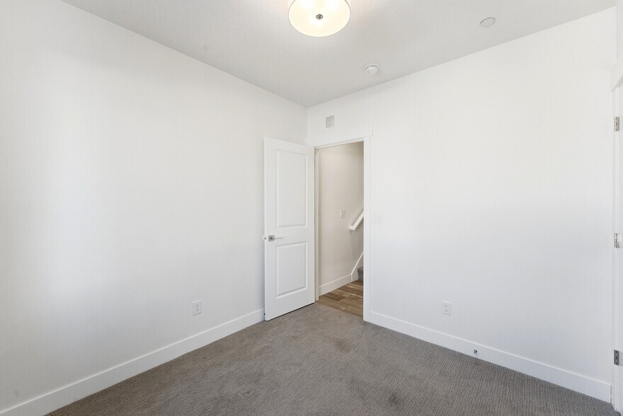 Building Photo - 3342 Santa Fe Rd