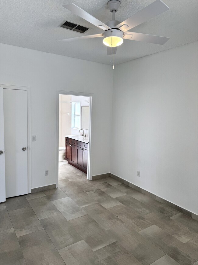 Building Photo - 1851 Wedgewood Way