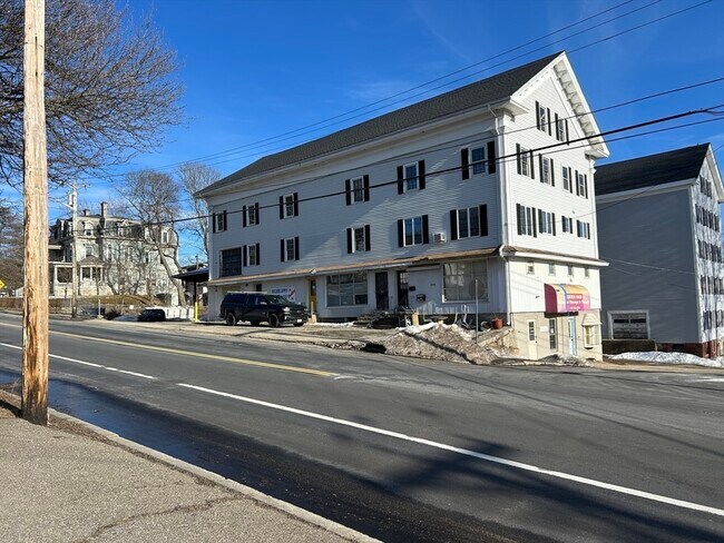 Building Photo - 200 Main St
