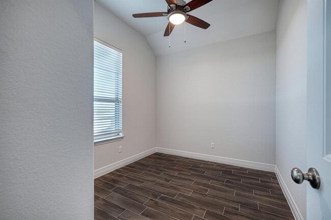 Building Photo - 126 Russet Trl