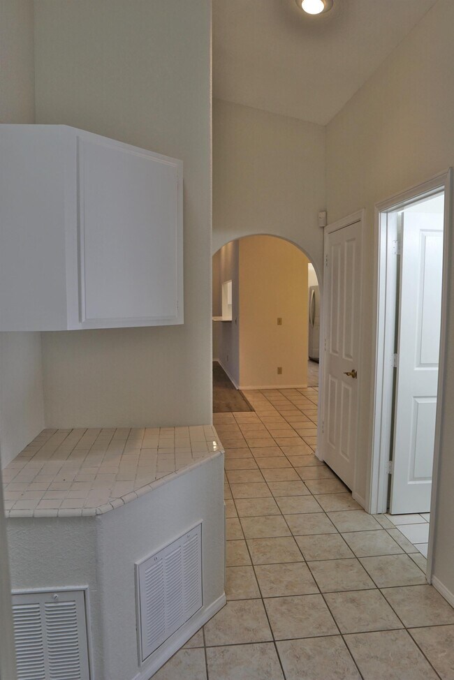 Building Photo - 54015 Avenida Juarez