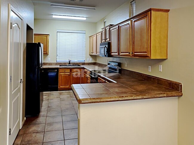 Building Photo - 3860 E Flower St