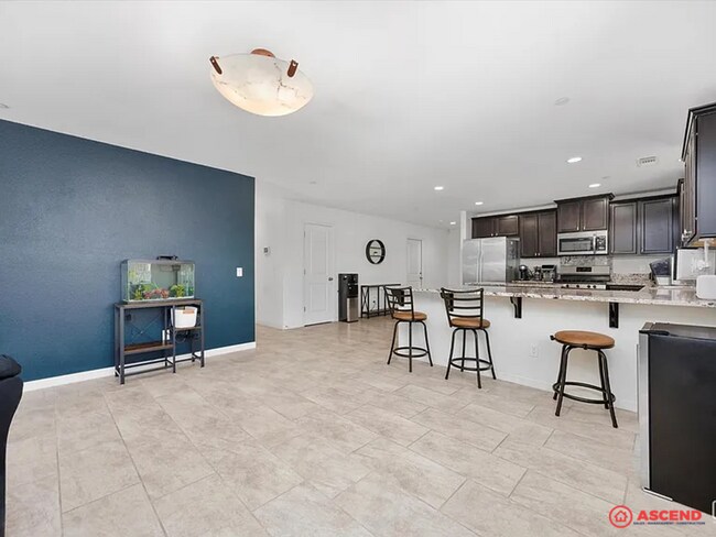 Building Photo - Stunning 4 Bedroom in Southwest Bakersfield!