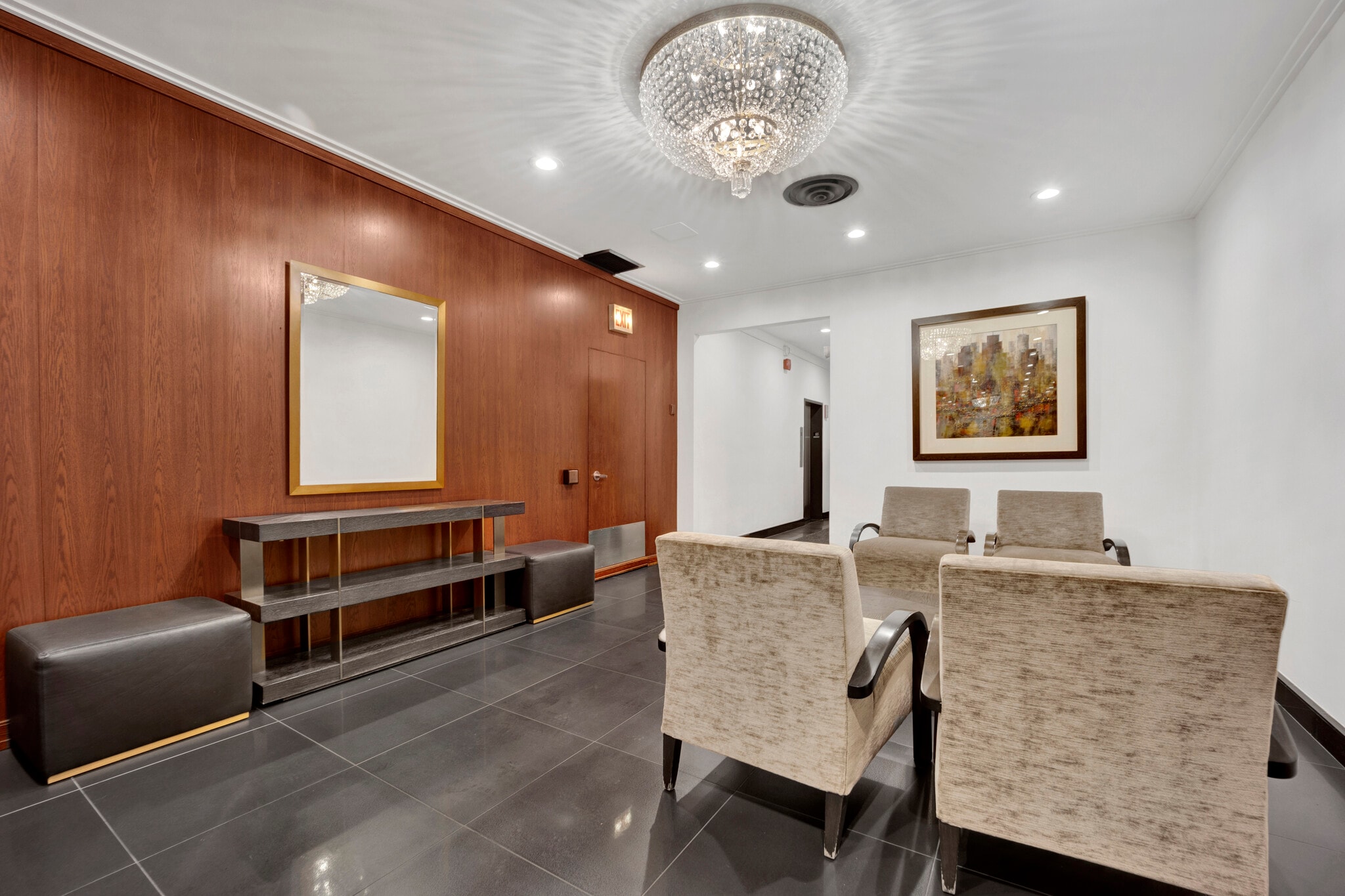 Building Photo - 129 E Bellevue Pl