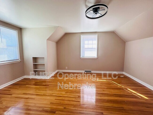 Building Photo - 830 S 54th St