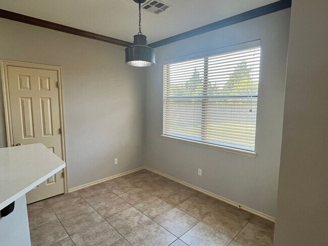 Building Photo - Gorgeous 4 Bed 2 Bath In Edmond
