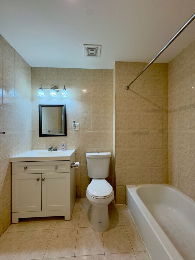 Building Photo - Charming 3 Bedroom/2.5 Bathroom Townhome in Greektown, MD!