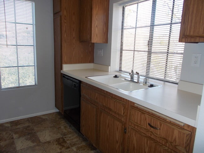 Building Photo - Terrific 2Br/2Ba upper Condo in StoneyBrook