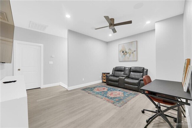 Building Photo - 23 3rd N St