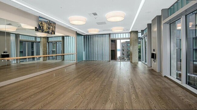 Building Photo - Newly Remodeled 1Bed/1 Bath Downtown Condo with Rooftop Deck & Luxury Amenities!