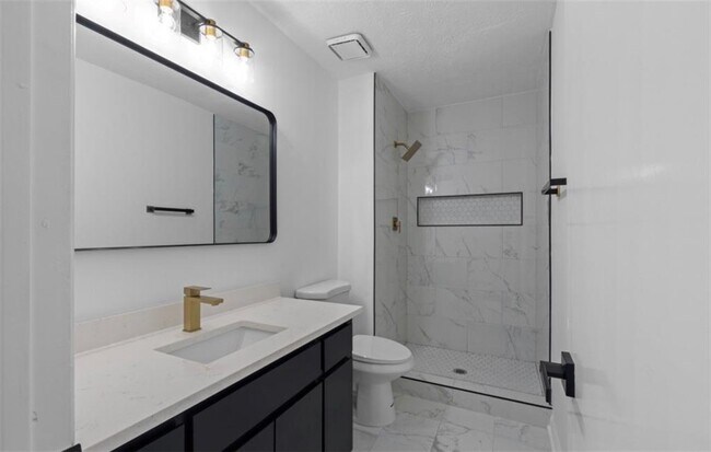 Building Photo - 5111 Manitou Way SW