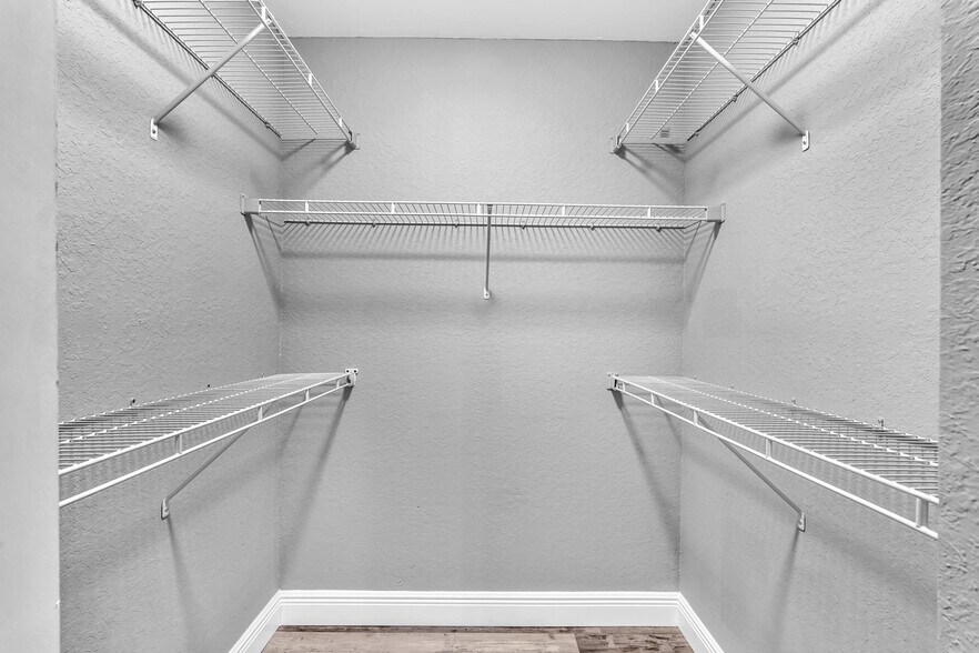 Building Photo - 2850 N Oakland Forest Dr