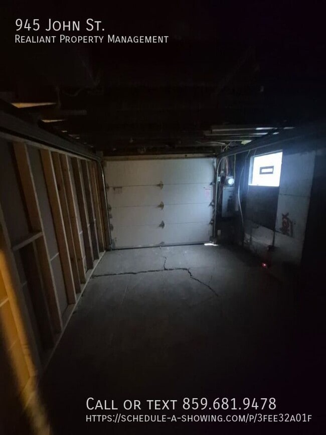 Building Photo - 945 John St