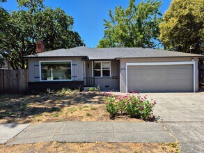 Building Photo - 3 Bedroom Home Near Montgomery Village