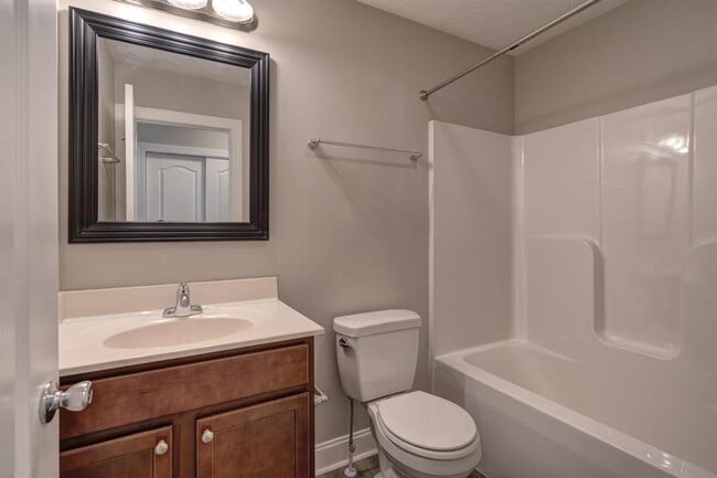 Building Photo - 430 Twisted Oak Dr NW
