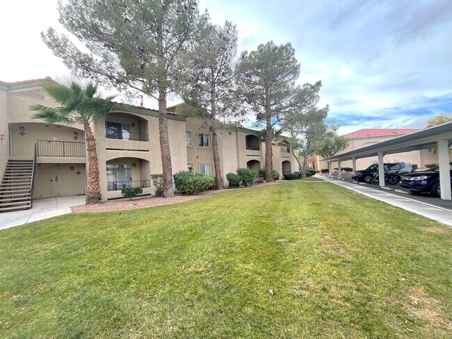 Building Photo - Spacious 1bed/1bath copndo on the 1st floor!