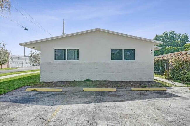 Building Photo - 136 NW 6th Ave