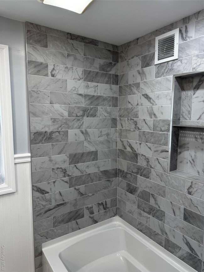 Building Photo - 8064 Albany Post Rd