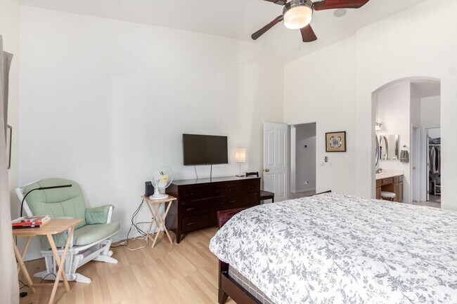 Building Photo - 5203 E Wallace Ave