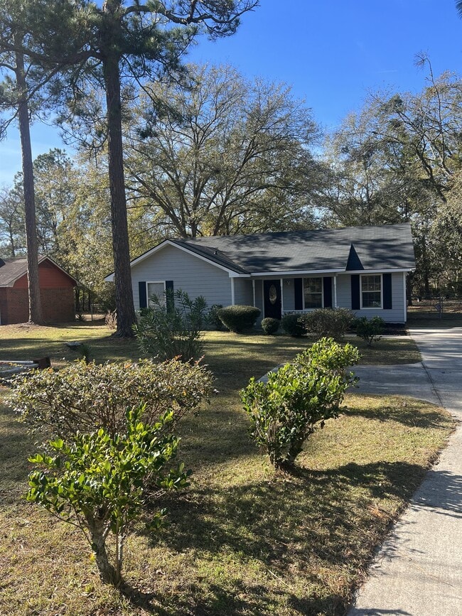 Building Photo - 934 Pineland Ave