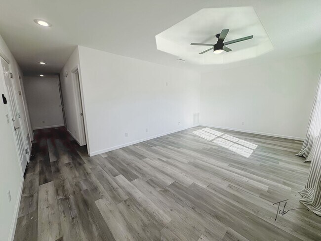 Building Photo - Available Now!  3 Bedroom, 2 Bathroom in Prime Bentonville Location, w/ Garage and Fenced-in Back...