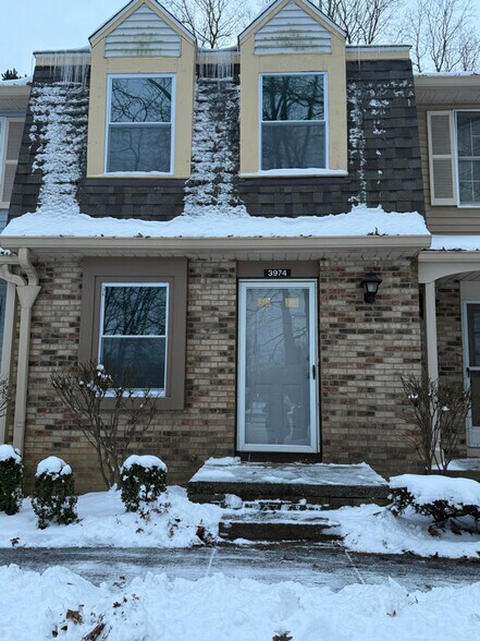 Building Photo - 3974 Lake Run Blvd