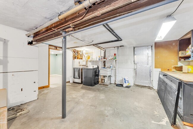 Building Photo - 153 Stimson St
