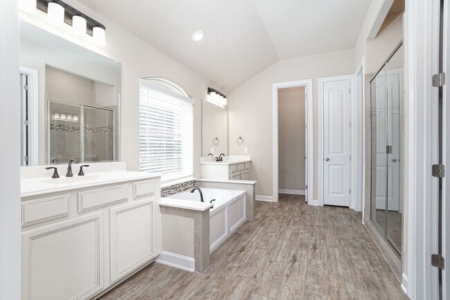 Building Photo - Move In Ready Mint Condition In Boerne