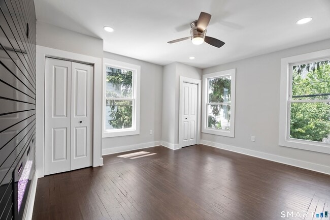 Building Photo - 492 Lombard St