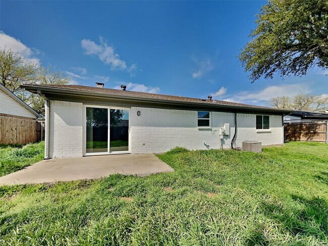 Building Photo - 3 BR/2BA | Renovated Single Family Home | 2-car garage | Fenced backyard