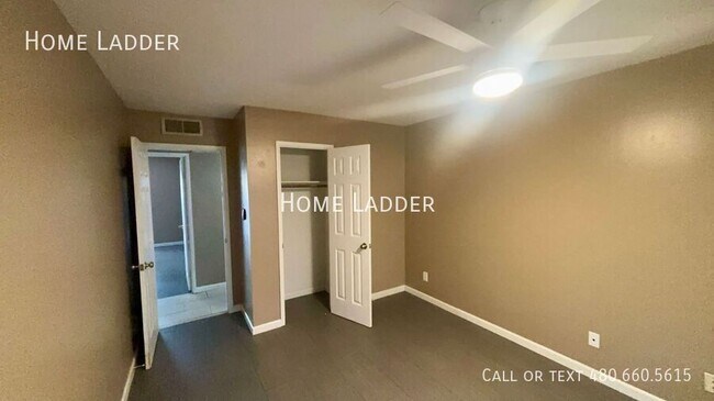 Building Photo - 1128 E Broadmor Dr