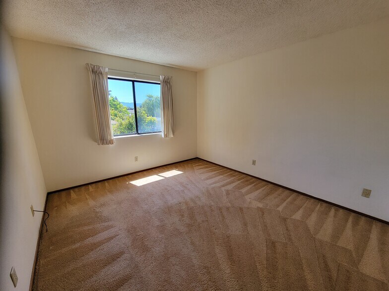 spacious bedroom 2 suite - 606 San Conrado Ter
