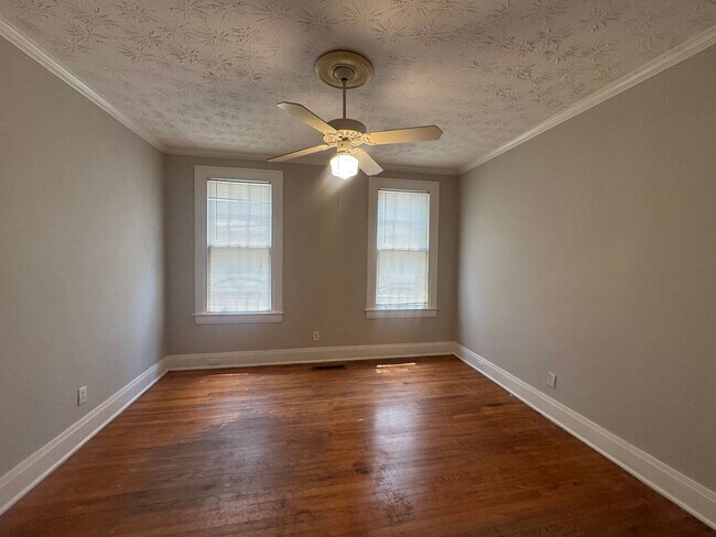 Building Photo - Four Bedrooms in The Garden District
