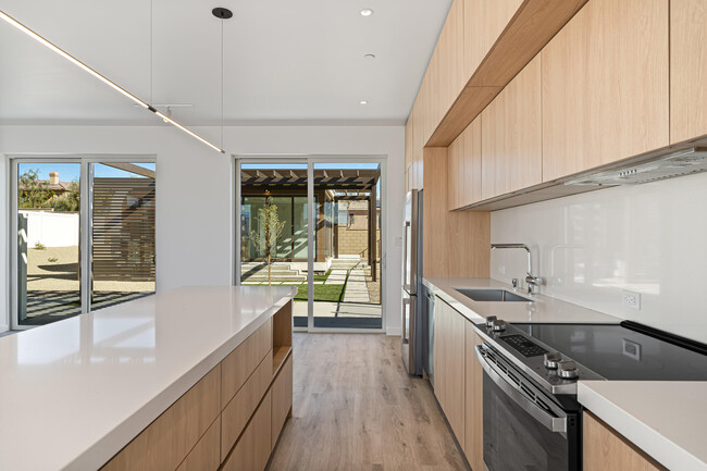 Building Photo - 13852 Scenic Crest Cir